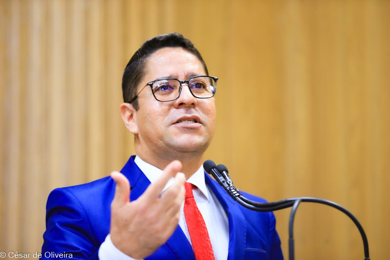 César de OLiveira-9021.jpg