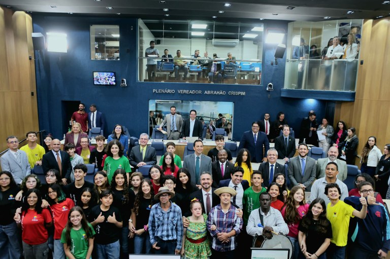 Câmara de Aracaju recebe estudantes em visita educativa sobre o funcionamento do Legislativo