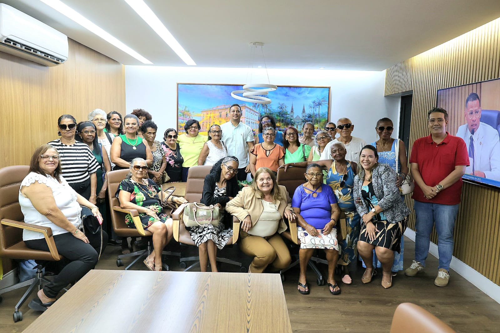 Grupo Mãos Amigas com a melhor idade participa da primeira edição do projeto Aprendendo com o Parlamento 