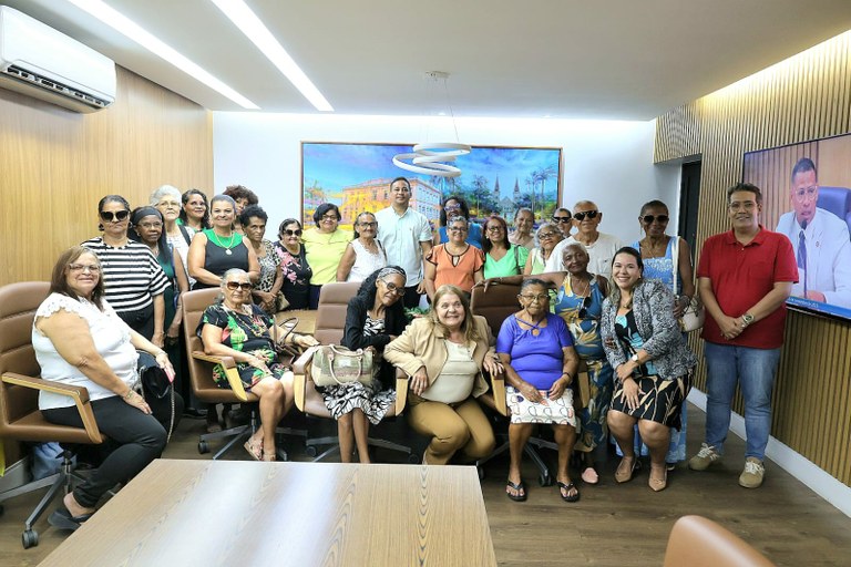 Grupo Mãos Amigas com a melhor idade participa da primeira edição do projeto Aprendendo com o Parlamento 