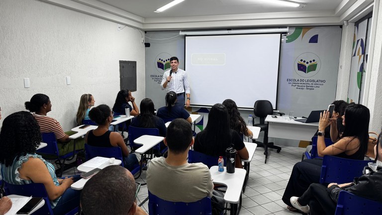 Palestra reúne público interessado em educação financeira na Escola do Legislativo de Aracaju