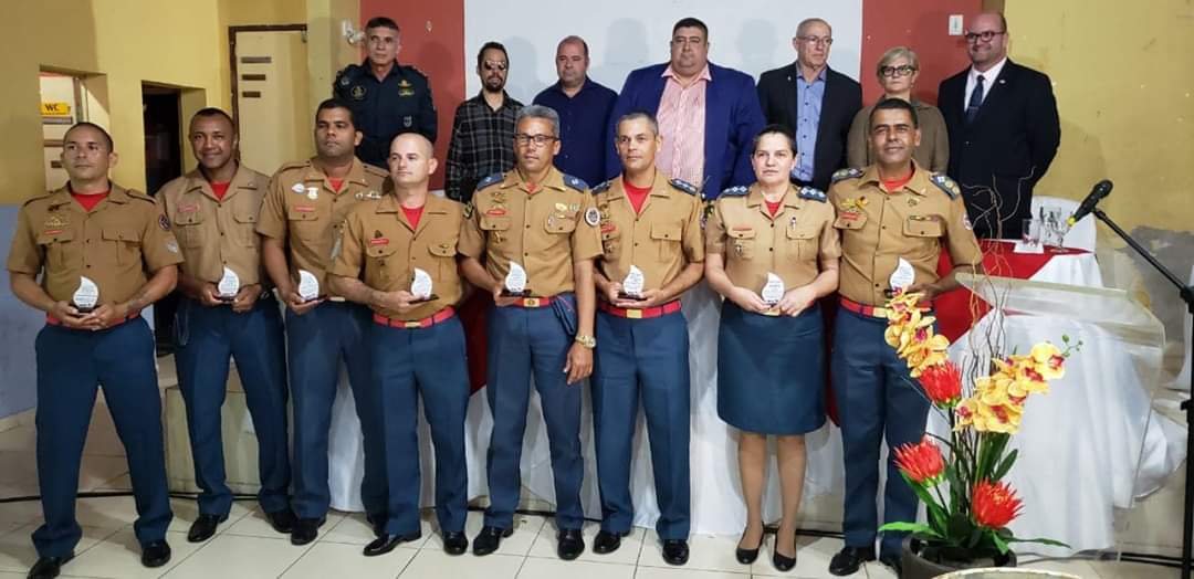 2 de julho: Cabo Didi homenageia militares do Corpo de Bombeiro