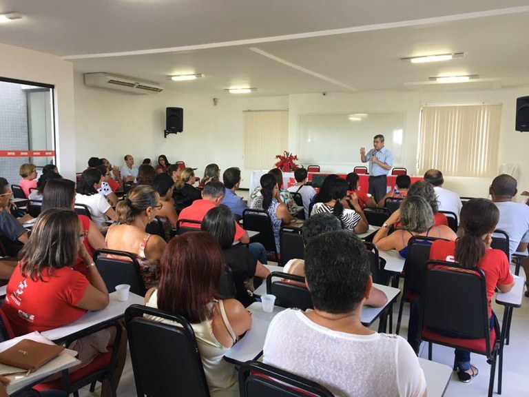 ​Iran Barbosa profere palestras e chama os trabalhadores à luta