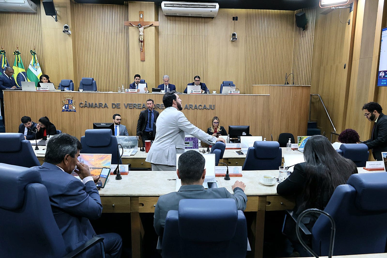 ‘Outubrinho Rosa’, humanização dos idosos e cajueiro como árvore símbolo do município são aprovados na CMA 