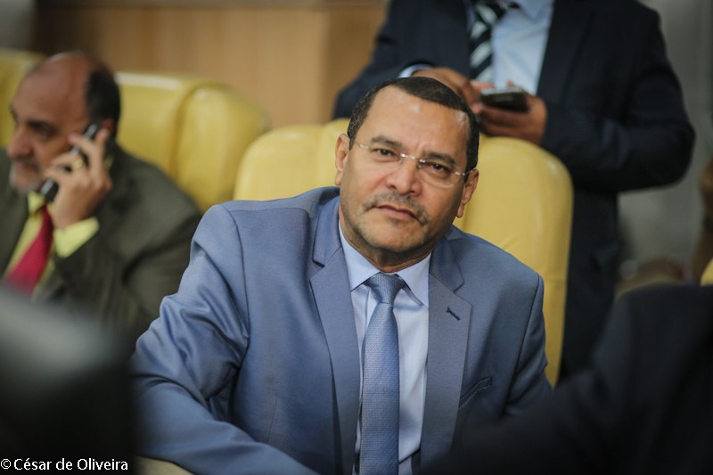 “Seria irresponsabilidade fingir não ver as falhas no asfalto”, declara Juvêncio sobre o Centro da Cidade