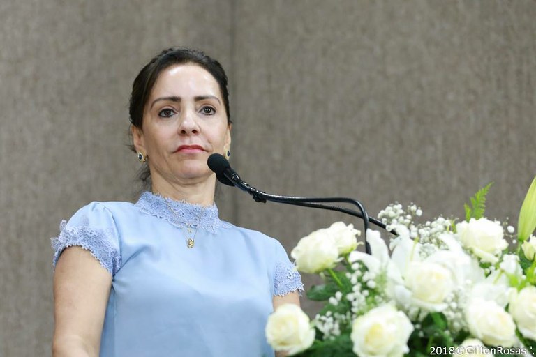 “A gente precisa de respeito em qualquer lugar, no trabalho, na rua, no ônibus”, afirma Emília Corrêa