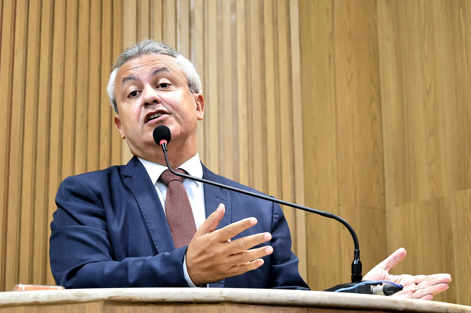 “A Prefeitura planeja privatizar os mercados de Aracaju”, alerta Elber Batalha