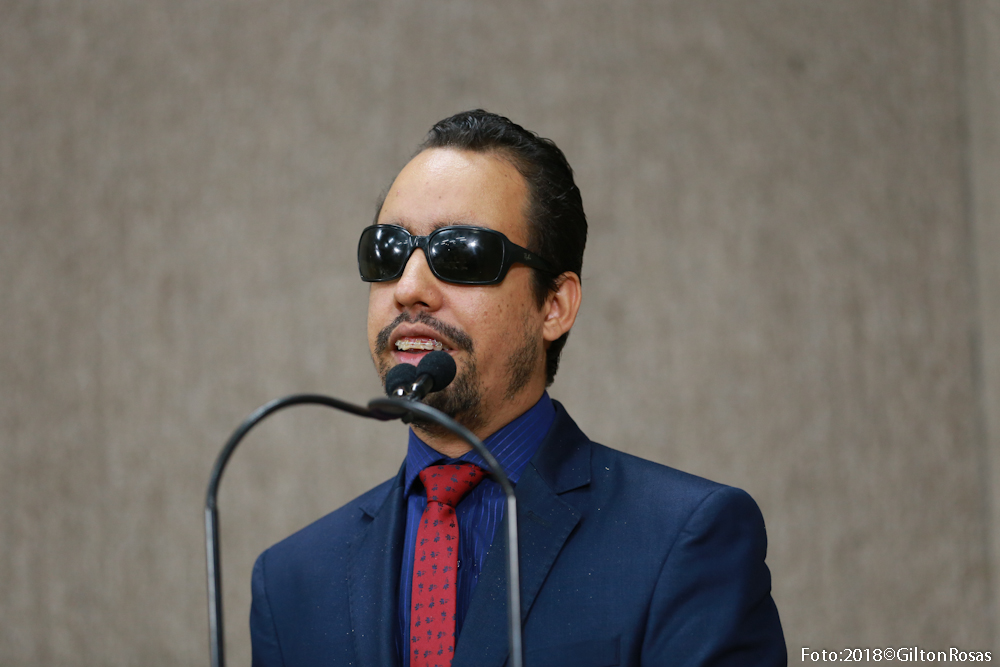 “A Prefeitura tem a obrigação de pagar o piso salarial dos professores”, cobra Aribé