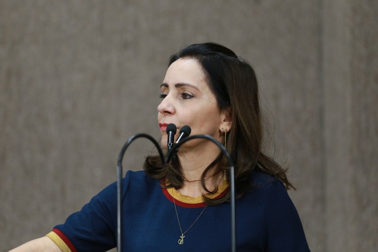 “A quem interessa essa polarização entre Bolsonaro x Lula?”, questiona Emília 