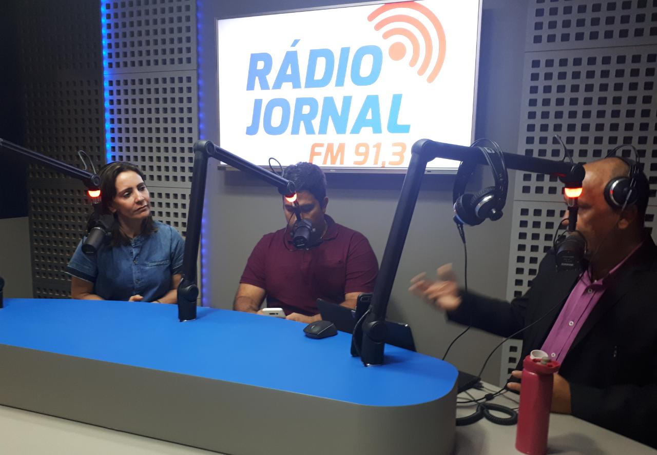 “A tática de assinar Ordem de Serviço em ano que antecede a eleição é uma estratégia velha”, lembra Emília