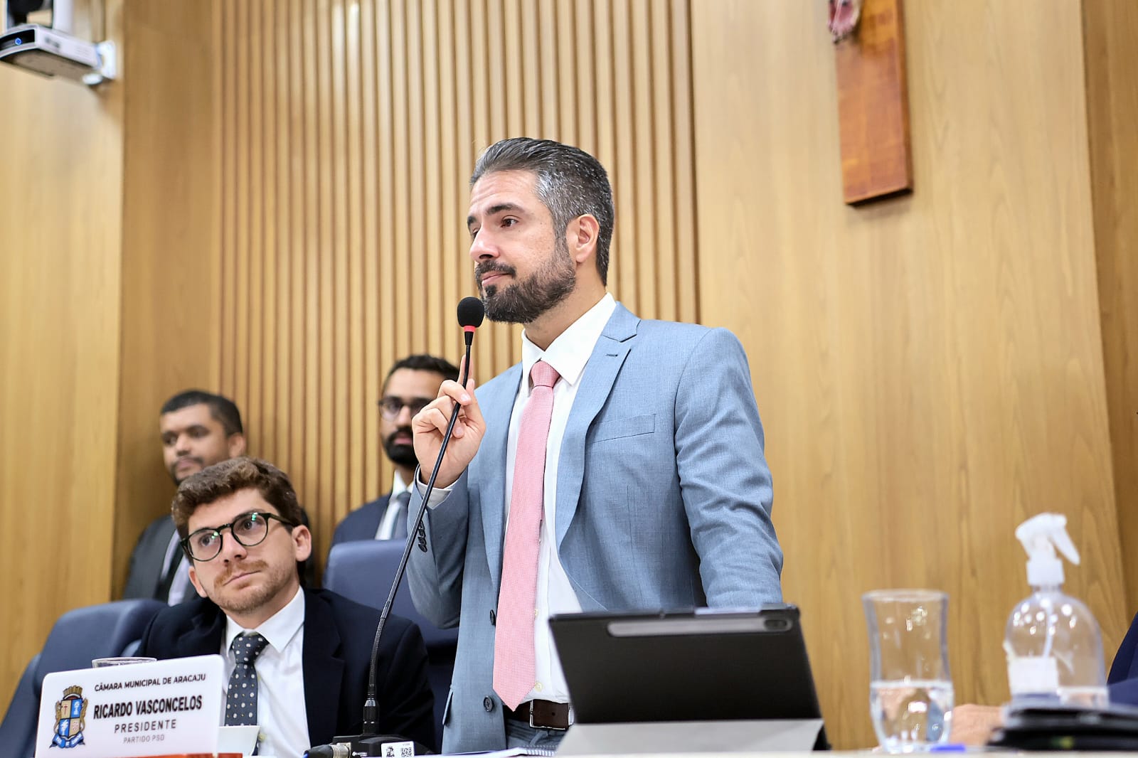 “Aqui a gente trabalha com responsabilidade”, diz presidente da Câmara sobre abertura de CPI para investigar concessões de espaços públicos