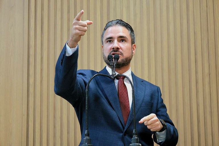 “Aqui não tem cabresto: não devo nada a ninguém e não coloco sujeira debaixo do tapete”, afirma Ricardo Vasconcelos sobre instalação de CPIs na CMA 