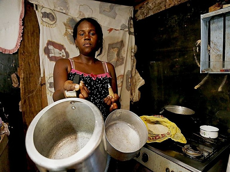  “Aracaju precisa de Renda Básica para que mais pobres não morram de vírus nem de fome”, diz Ângela Melo