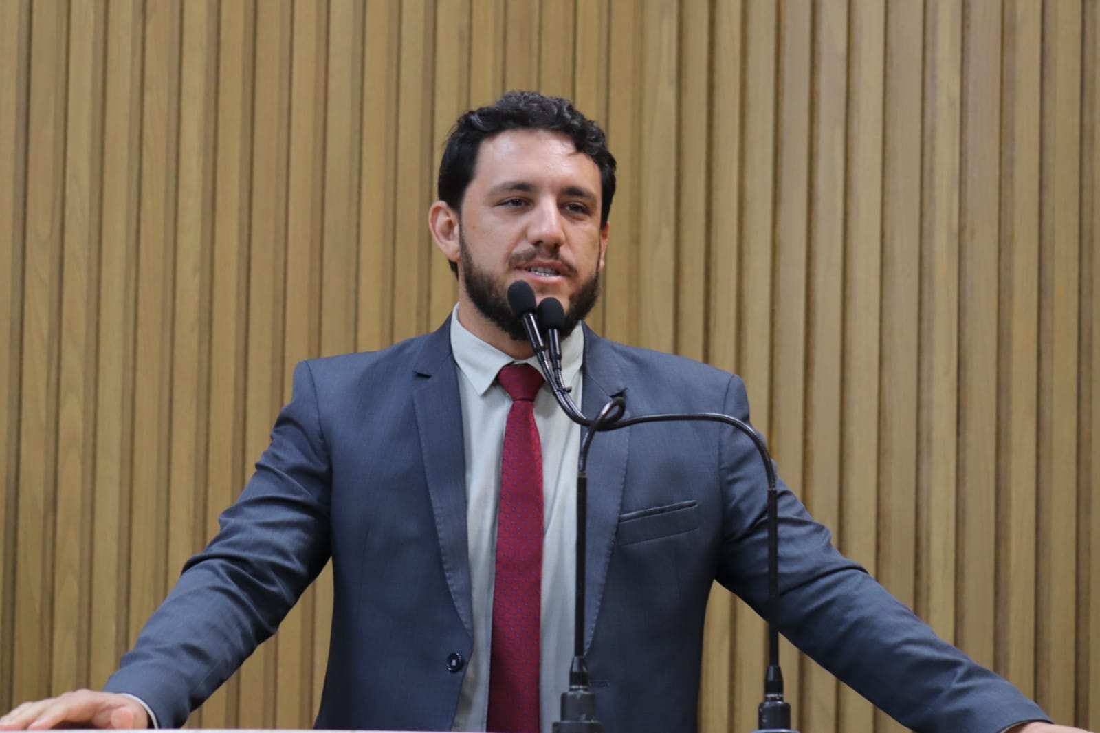 “Área equivalente a sete campos de futebol será desmatada às margens do rio Poxim”, denuncia vereador Camilo Daniel 