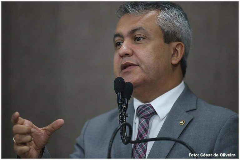 “Cemitério São João Batista continua abandonado”, denúncia Elber