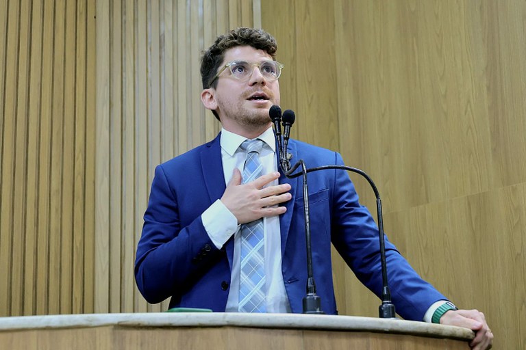 “Dia histórico”: Breno Garibalde celebra regulamentação do transporte alternativo 