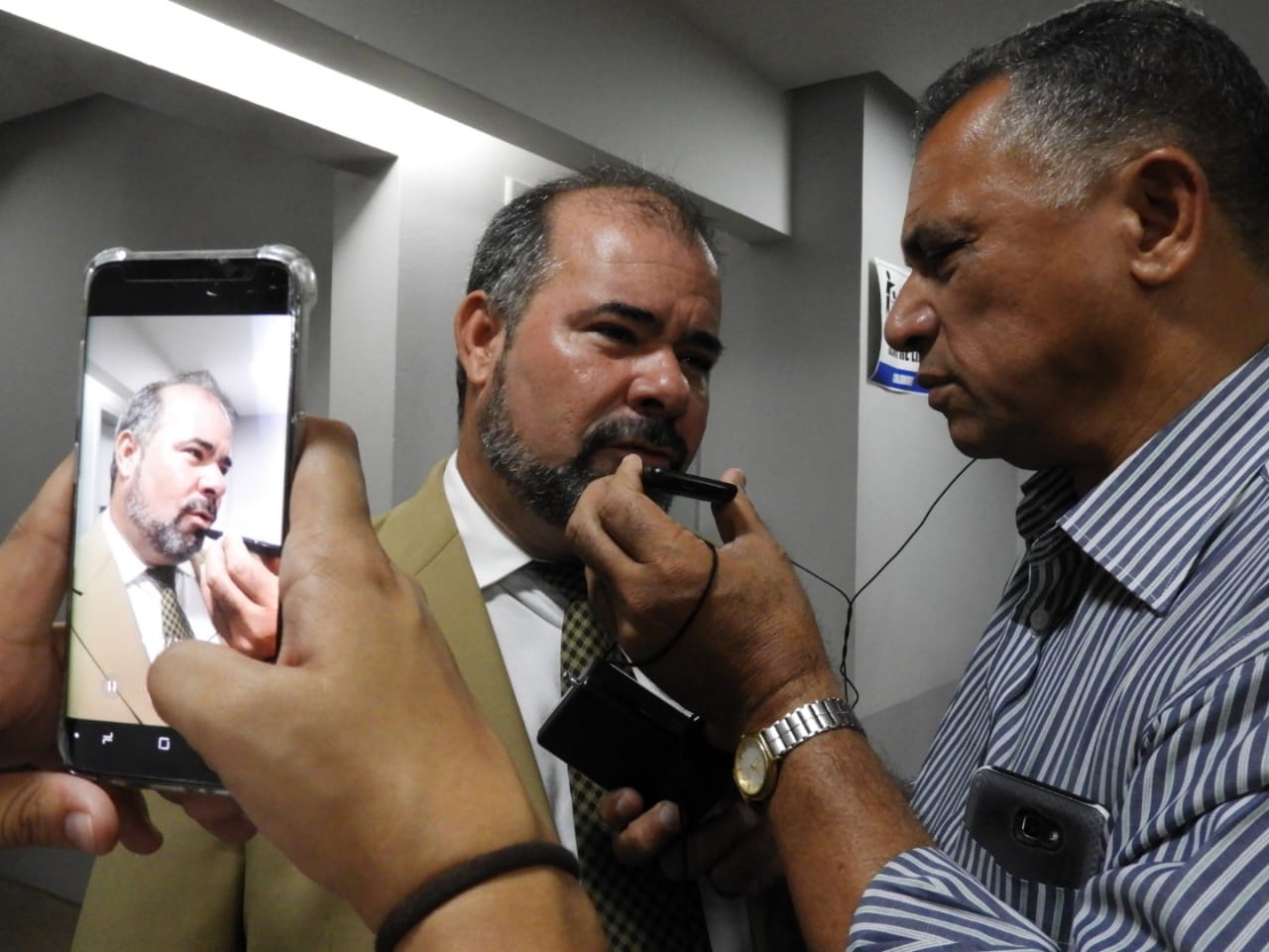 “É justo haver diferenciação nas contribuições de servidores civis e militares?” questiona vereador Isac