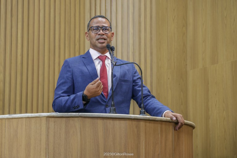 “É o nosso dever prestar contas e detalhar a nossa atuação", afirma Byron sobre emendas impositivas e ano legislativo