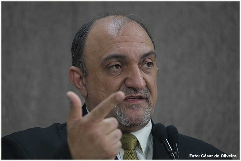 “É preciso admitir que o Brasil vive numa guerra”, afirma Jason Neto