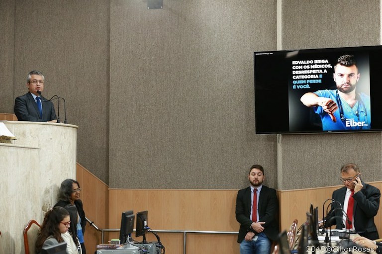 “Edvaldo Nogueira não recebe médicos, categoria segue em greve e aracajuanos são prejudicados”, afirma Elber