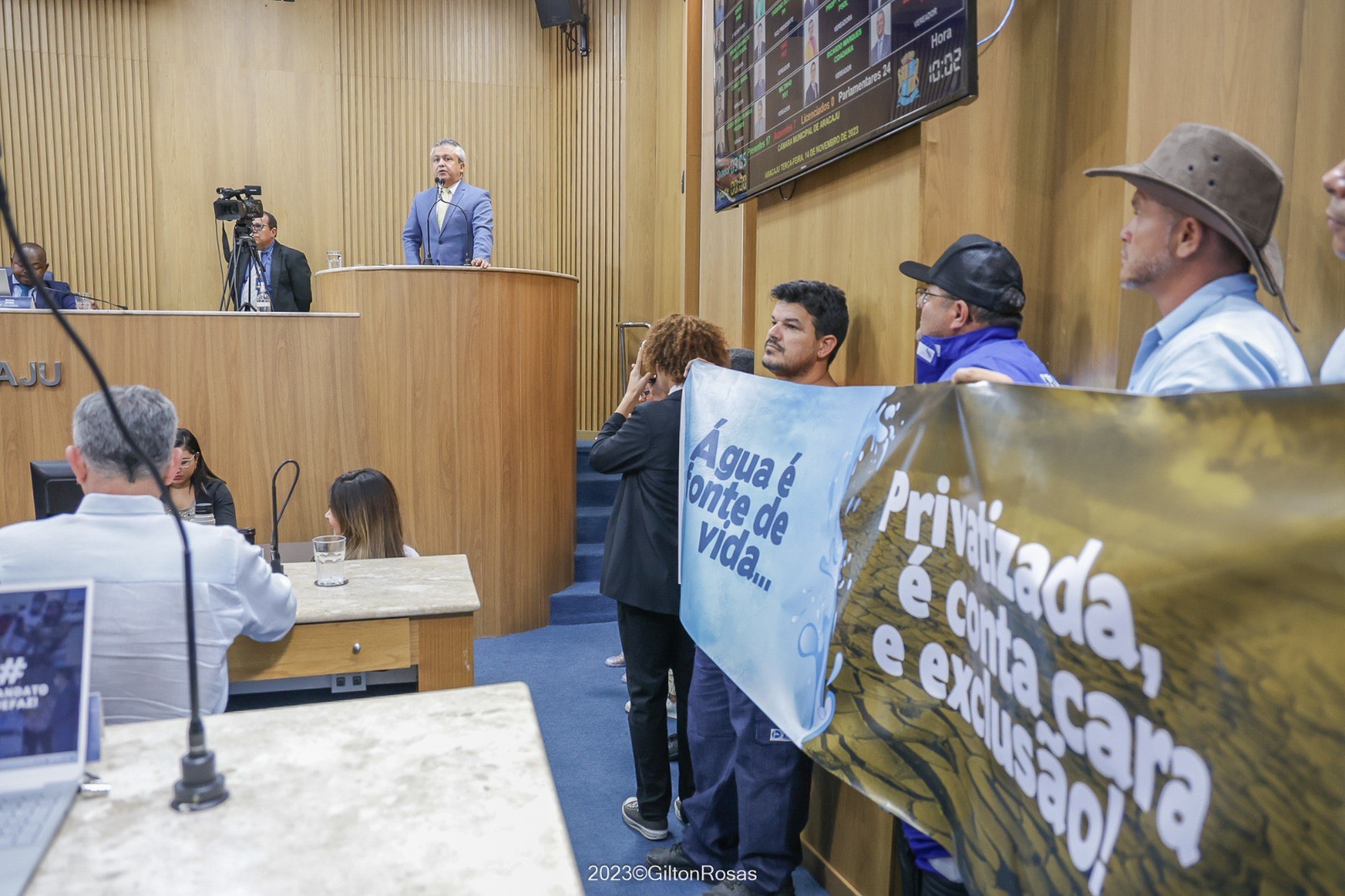 “Edvaldo Nogueira precisa se manifestar sobre a privatização da Deso”, cobra Elber Batalha