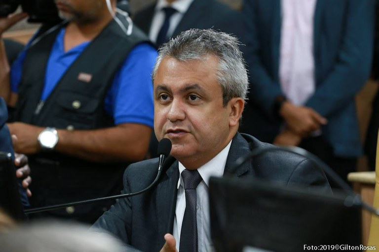 “Ele pinta uma Aracaju que só existe no fantástico mundo imaginário de Edvaldo Nogueira”, disse Elber