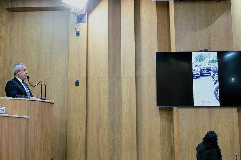 “Emília deve uma explicação a população sobre o sistemão do carro blindado”, denuncia Elber