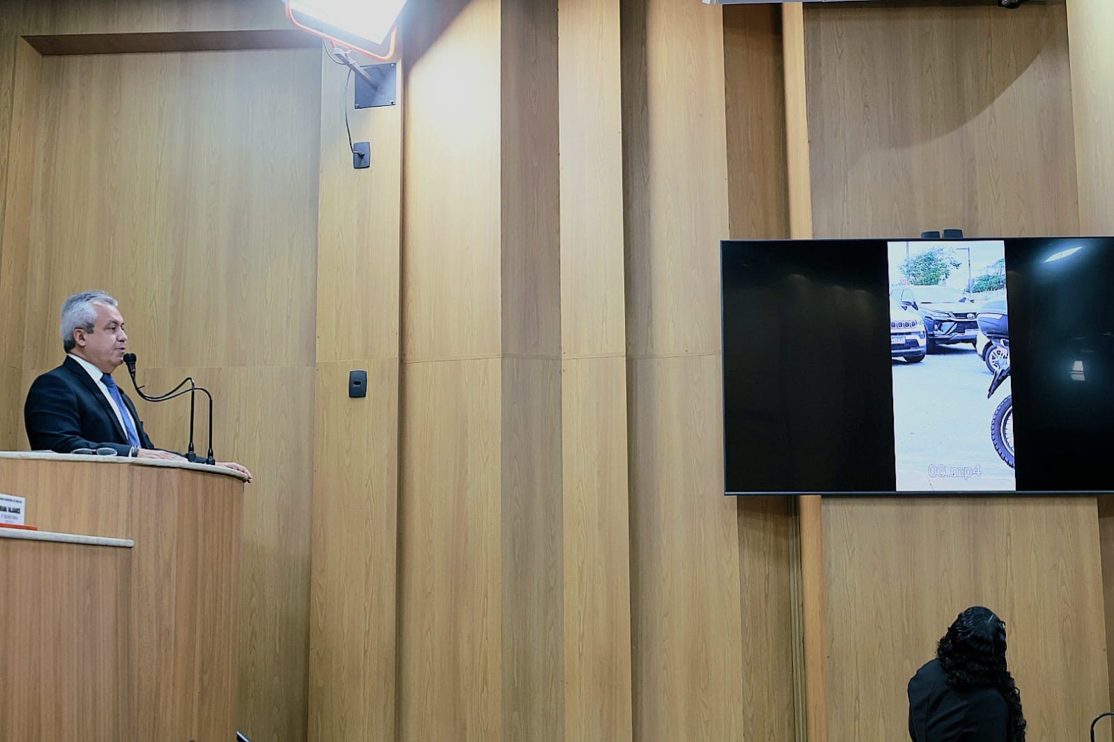 “Emília deve uma explicação à população sobre o sistemão do carro blindado”, denuncia Elber 