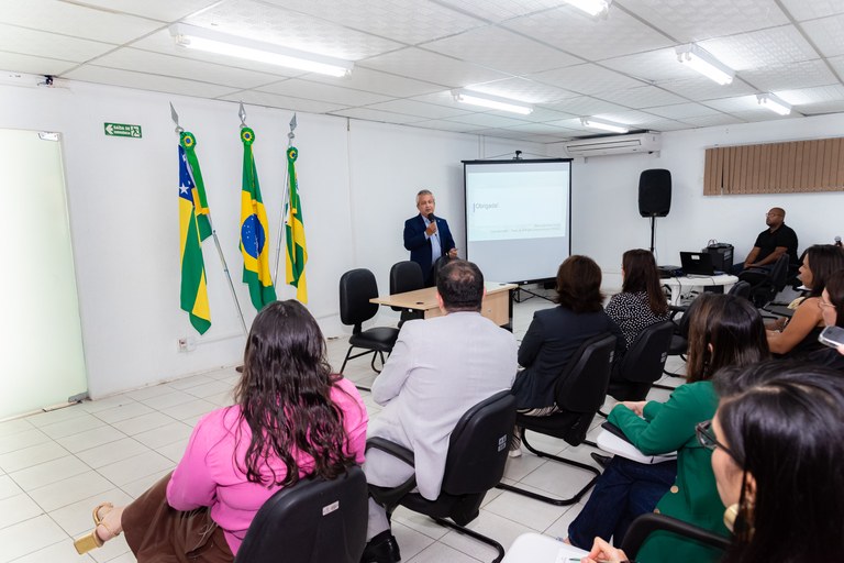 Elber Batalha celebra início de tratamento contínuo para Diabetes Mellitus 1 em Aracaju após emendas parlamentares