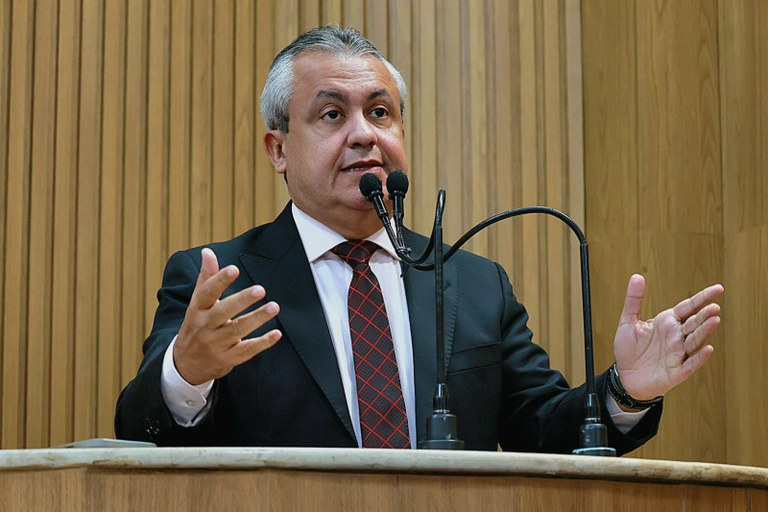 “Levarei essas e outras irregularidades para o MP”, informa Elber sobre a compra dos ônibus elétricos sem licitação 