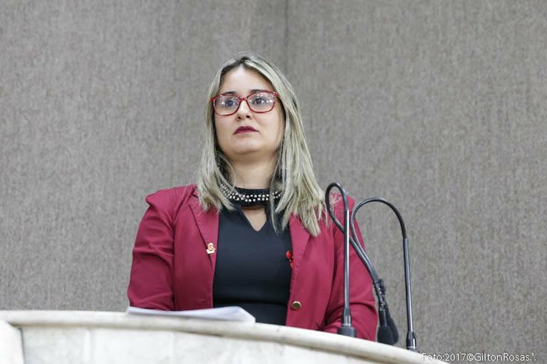 “Lugar da mulher é onde ela quiser, inclusive na política”, afirma Kitty Lima