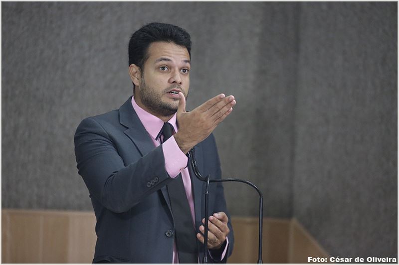 “Nem na casa de Deus estamos seguros”, diz Anderson