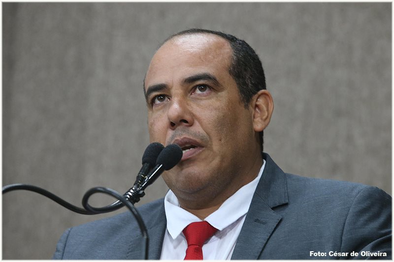 “Nomes que deveriam estar sendo investigados, estão investigando”, afirma Cabo Amintas sobre a CPI do Lixo