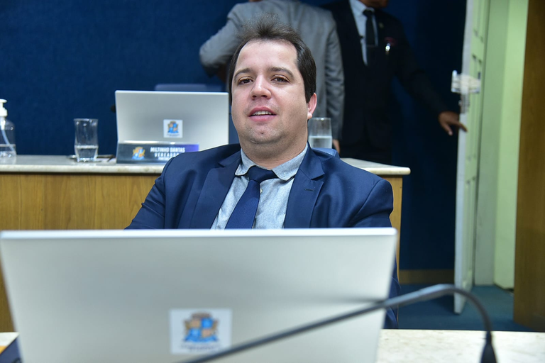  “Nosso mandato pensa no povo”, afirma Sávio ao votar favorável a empréstimo para compra de novos ônibus