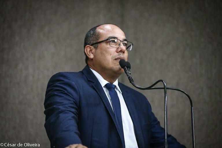 “O cara não pode apontar o dedo pra mim tendo o rabo do lado de fora”, alerta Cabo Amintas