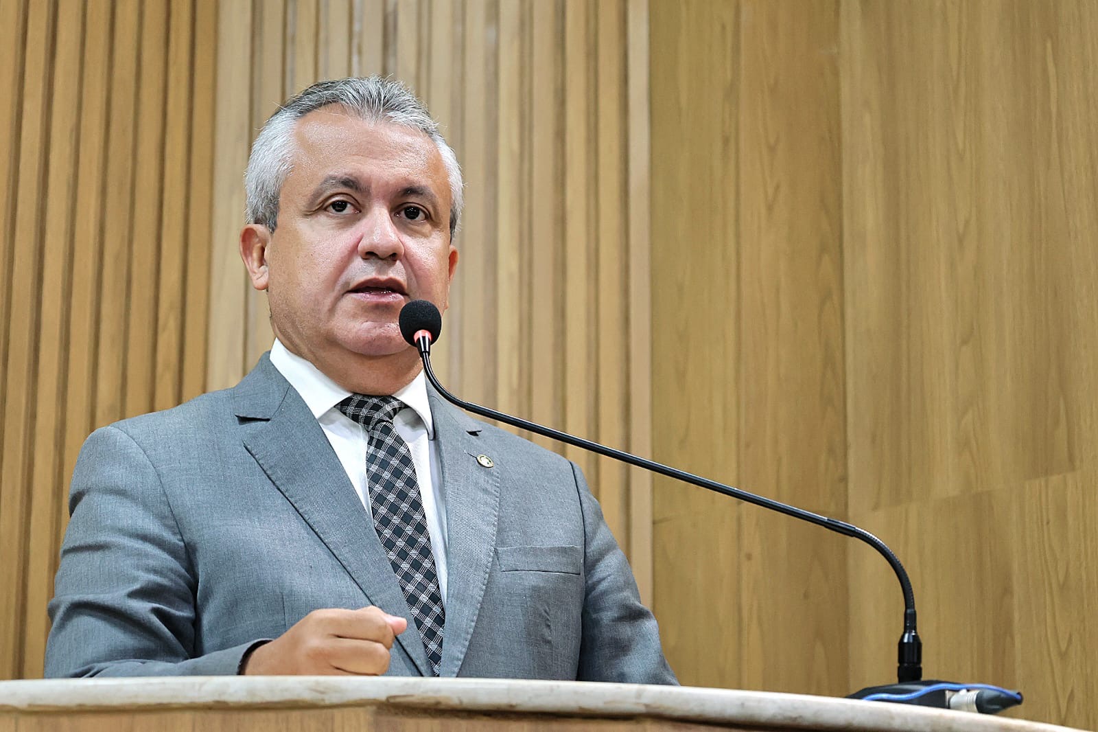 “O mercado pertence aos aracajuanos e aos comerciantes que estão por lá há gerações”, declara Elber sobre possível privatização 