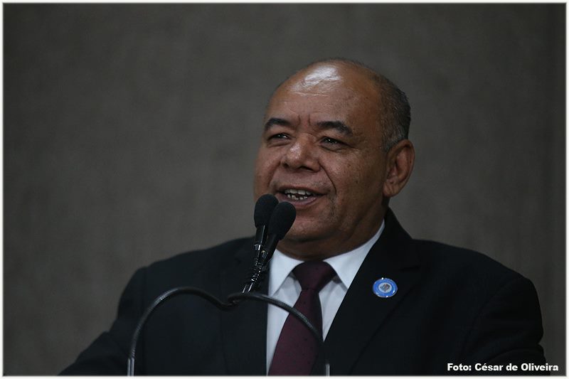 “O pobre aracajuano não tem direito de morrer com dignidade”, afirma Seu Marcos