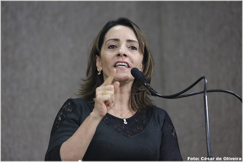 “O povo está escolhendo buraco menor para desviar”, lamenta Emília