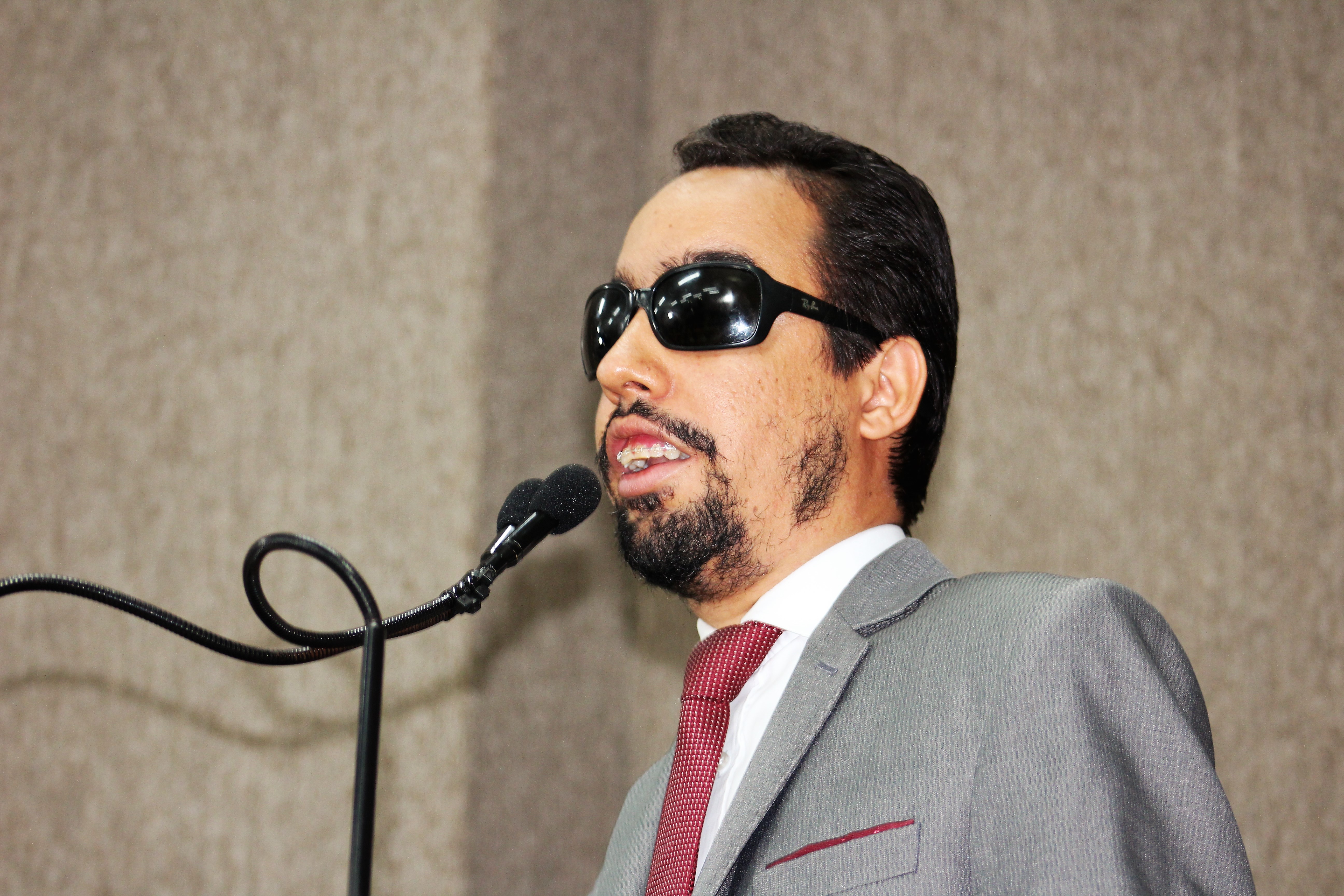 “PCdoB foi o primeiro a subir no palanque”, rebate Lucas Aribé