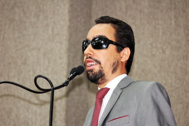 “PCdoB foi o primeiro a subir no palanque”, rebate Lucas Aribé