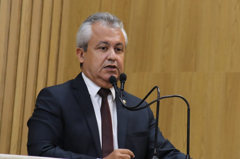 “Pela primeira vez, em cinco mandatos, eu vi uma perseguição sistemática do poder executivo contra os vereadores de oposição”, declara Elber Batalha