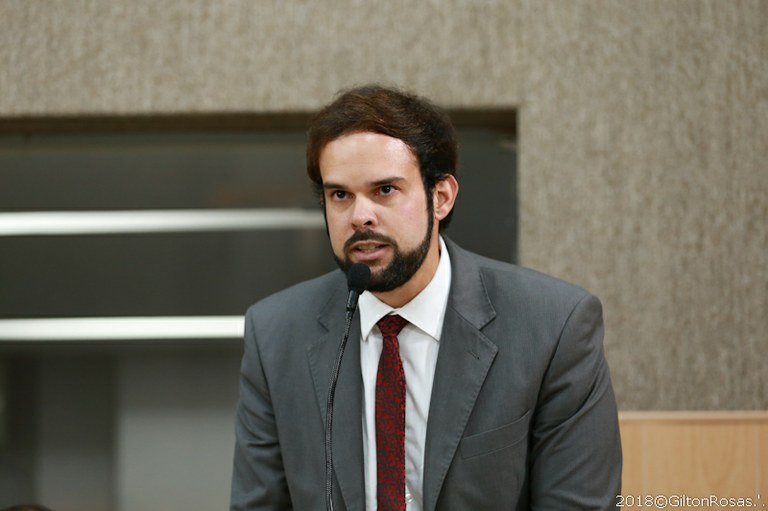 “PL das carroças precisa zelar também pelo ser humano”, afirma Thiaguinho