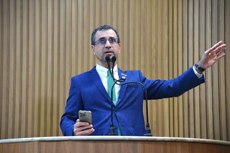 “Quem cuida de quem cuida?”: Lúcio Flávio defende conselheiros tutelares na tribuna 