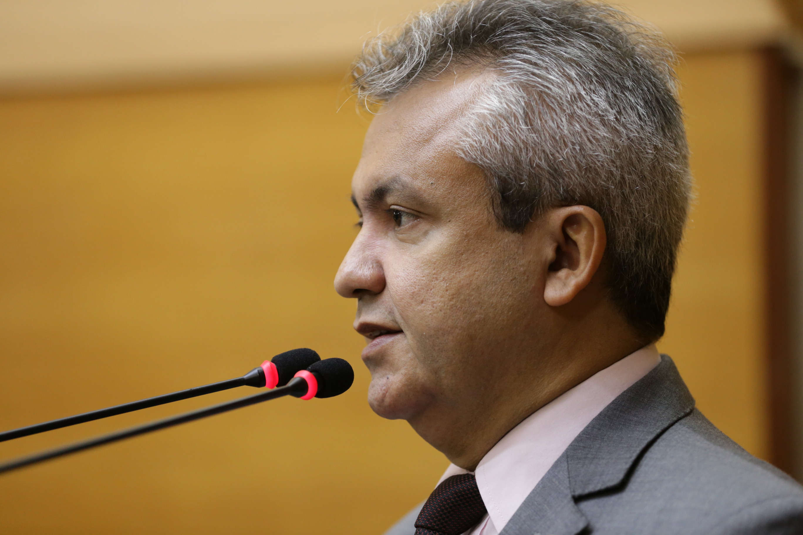 “Se a prefeitura deixa shoppings cobrarem, não tem moral para fiscalizar e cobrar dos comerciantes”, afirmou Elber