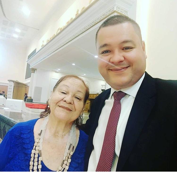 “Seja criativo, mas não deixe de ser presente pra sua mãe nesta pandemia”, diz Eduardo Lima