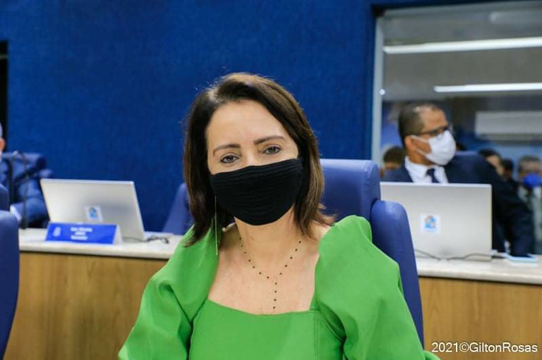 “Sessões presenciais darão mais transparência aos trabalhos”, afirma Emília