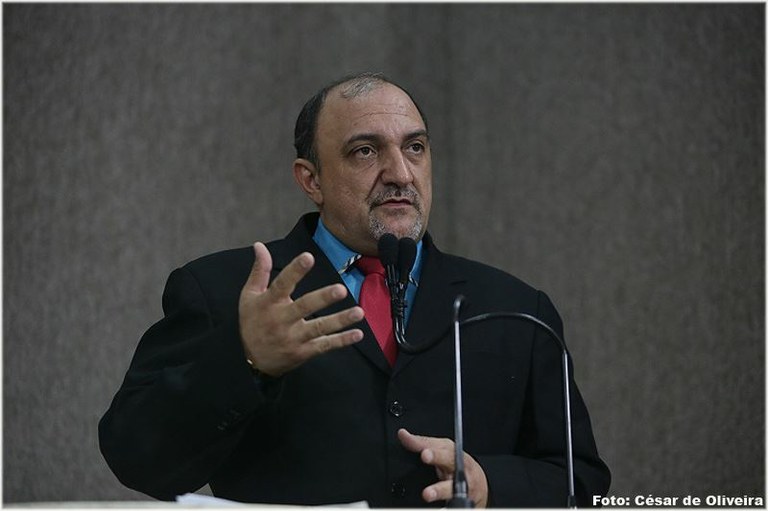 “Taxistas precisam ser ouvidos e auxiliados pela Prefeitura”, afirma Jason