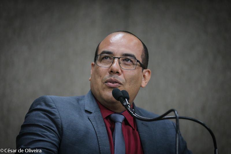 “Tem gente sendo fritada por Edvaldo”, afirma Cabo Amintas