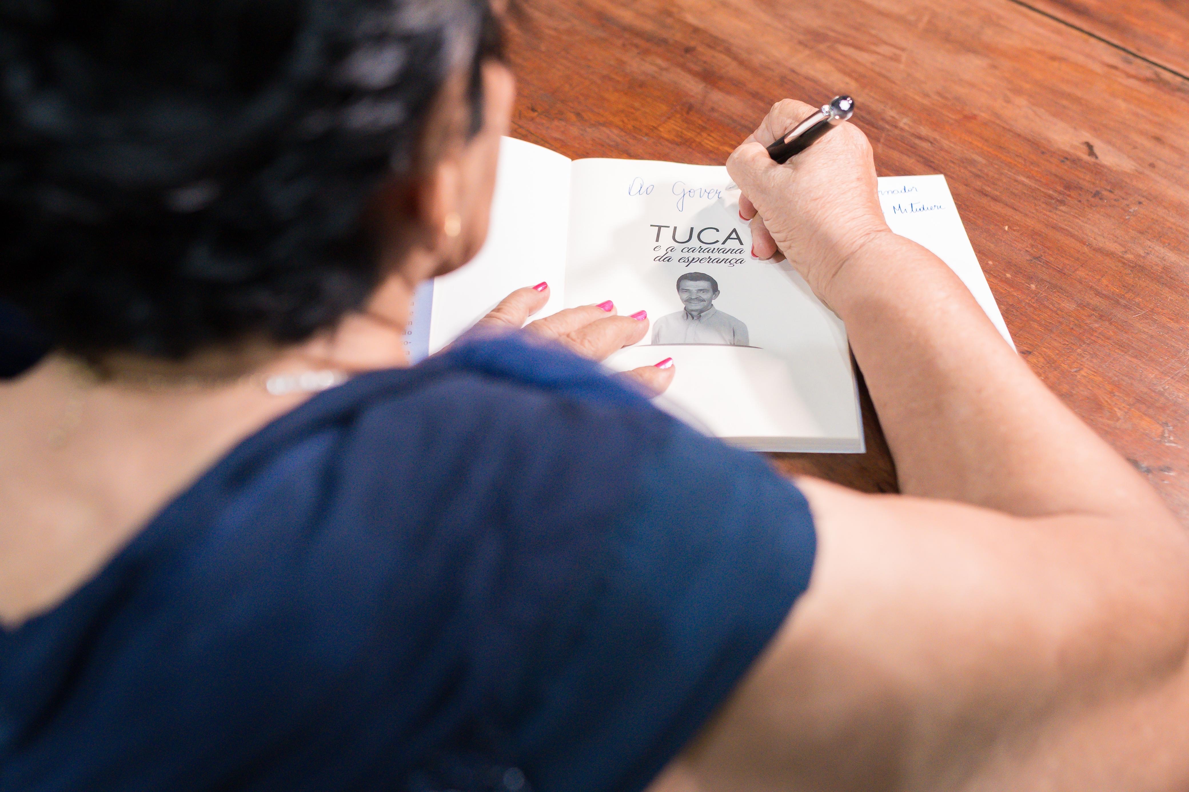 “Tuca e a Caravana da Esperança”: obra que eterniza a trajetória de Tuca é lançada em Aracaju