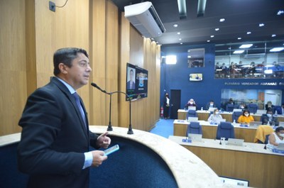 “Vacina no braço e estudante na escola, assim que tem que ser!”, comemora Fabiano Oliveira